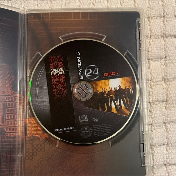 24 Season 5: 7 DVD Collector’s Edition Box Set + Sealed Bonus Disc - Picture 13 of 14